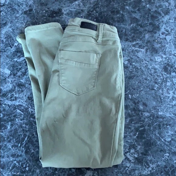 Green skinny pants. Soft fabric. - Picture 1 of 2